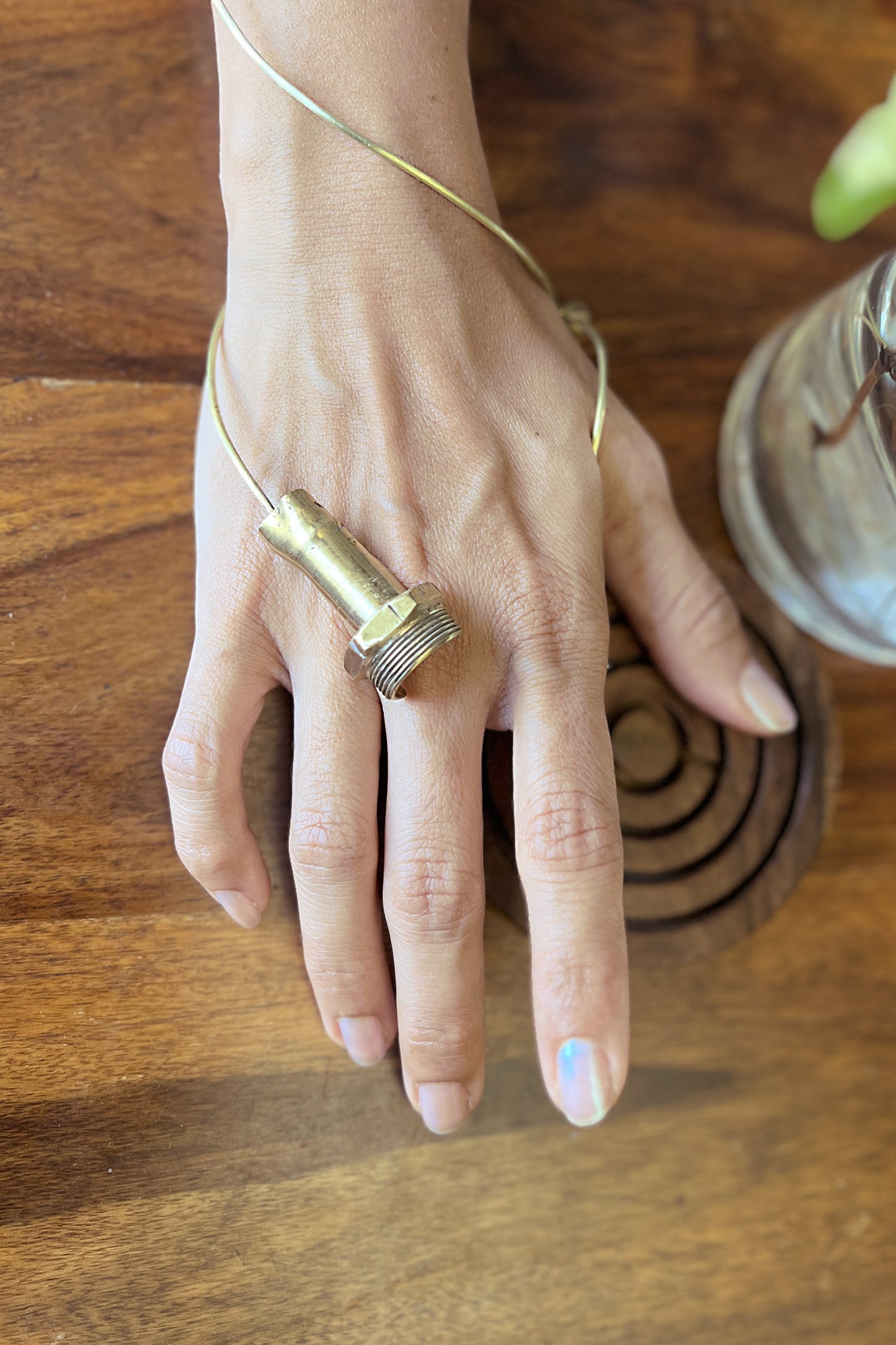 Nut Cuff